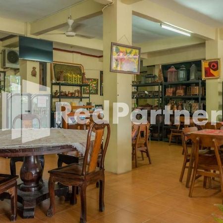 Vandhela Homestay Syariah Mitra Reddoorz スラバヤ エクステリア 写真