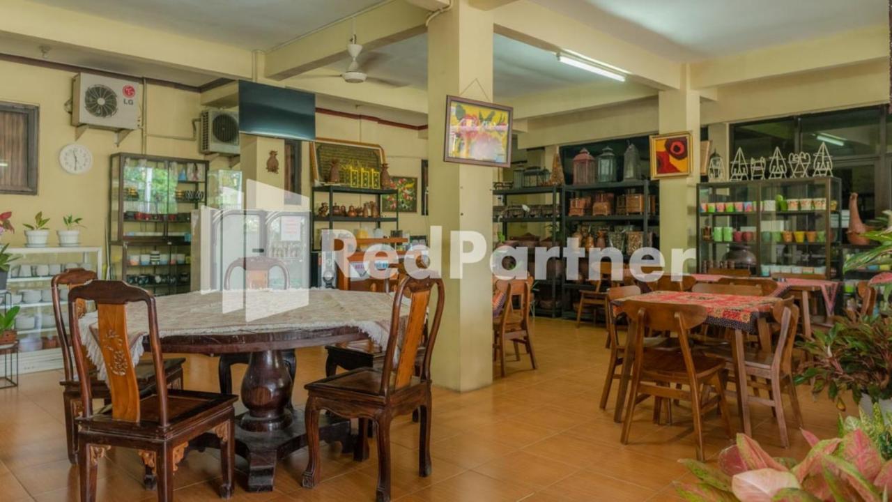 Vandhela Homestay Syariah Mitra Reddoorz スラバヤ エクステリア 写真