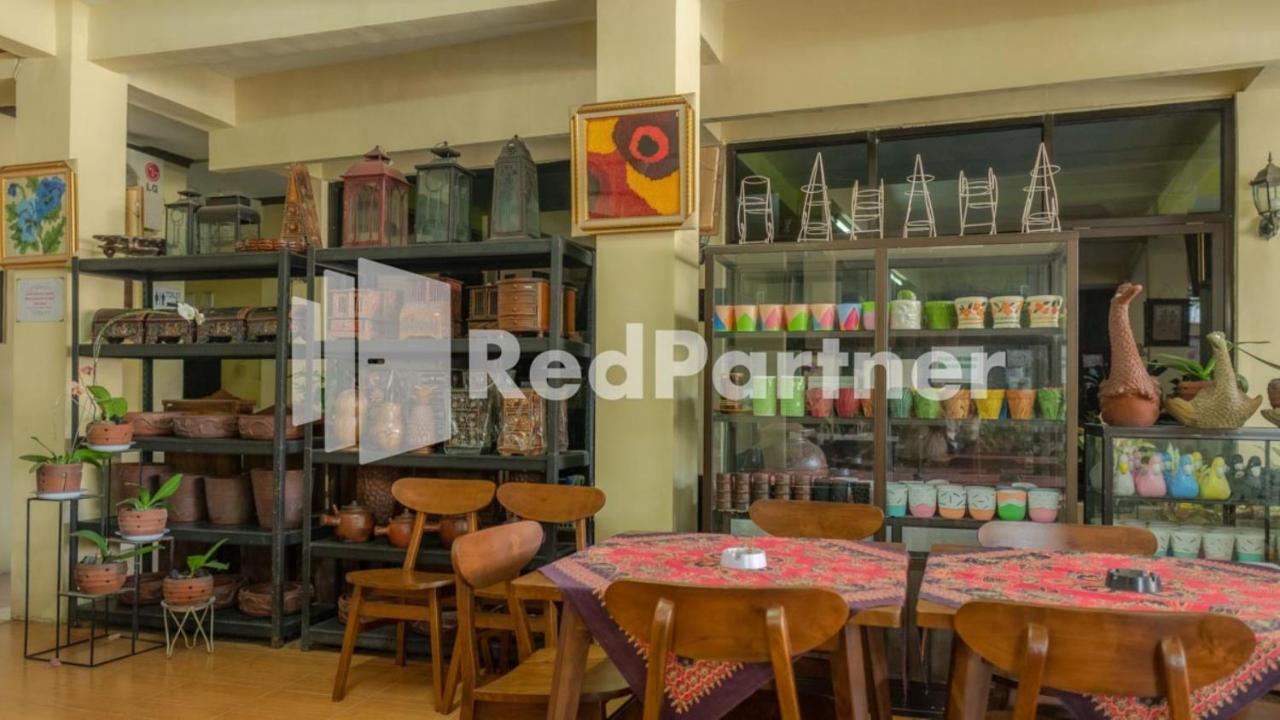 Vandhela Homestay Syariah Mitra Reddoorz スラバヤ エクステリア 写真