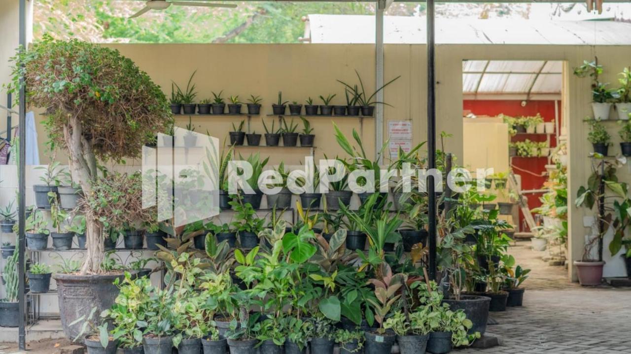 Vandhela Homestay Syariah Mitra Reddoorz スラバヤ エクステリア 写真