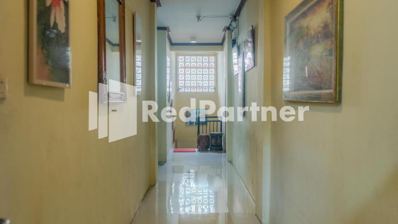 Vandhela Homestay Syariah Mitra Reddoorz スラバヤ エクステリア 写真