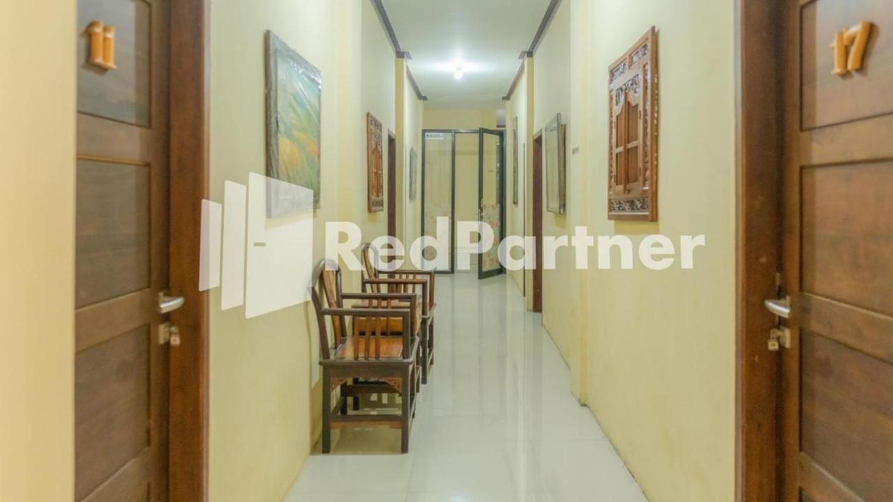 Vandhela Homestay Syariah Mitra Reddoorz スラバヤ エクステリア 写真